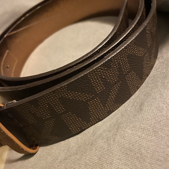 Micheal Kors - Picture 2 of 3